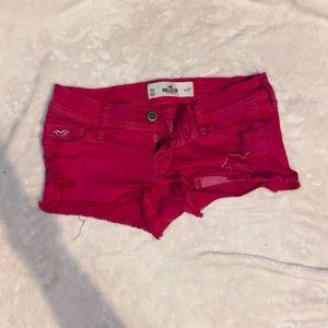 Pink Hollister distressed shorts👨🏻‍🎤